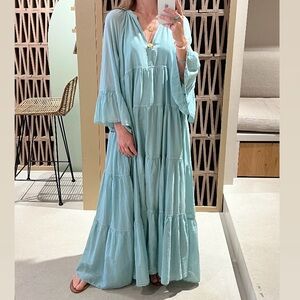 Ikikiz Pokoloko tiered bell sleeve maxi dress. 🩵